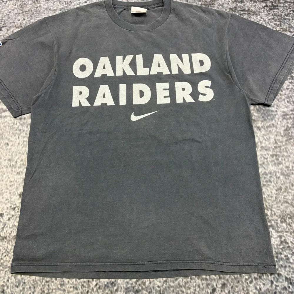 VTG Nike Center Swoosh Oakland Raiders T Shirt Mens Medium Black Faded USA 90s